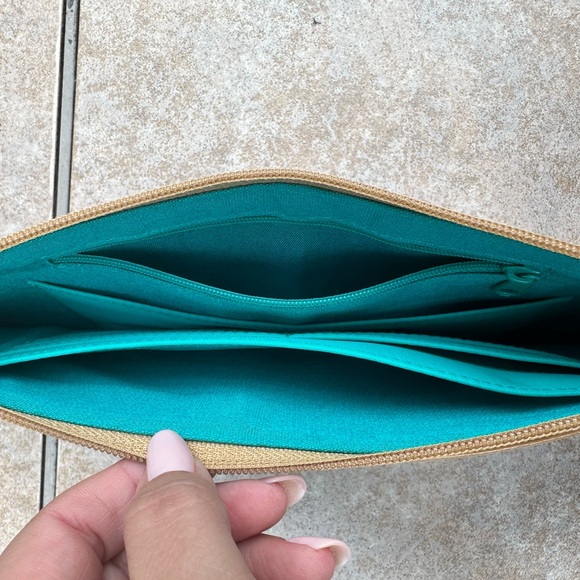 HOBO INTERNATIONAL WRISTLET - Picture 9 of 10